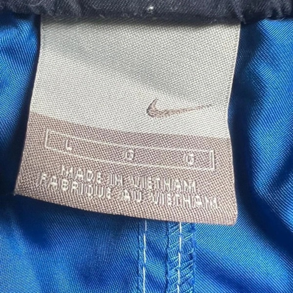 Nike Men’s Blue and White Cargo Swim Shorts - Picture 5 of 5